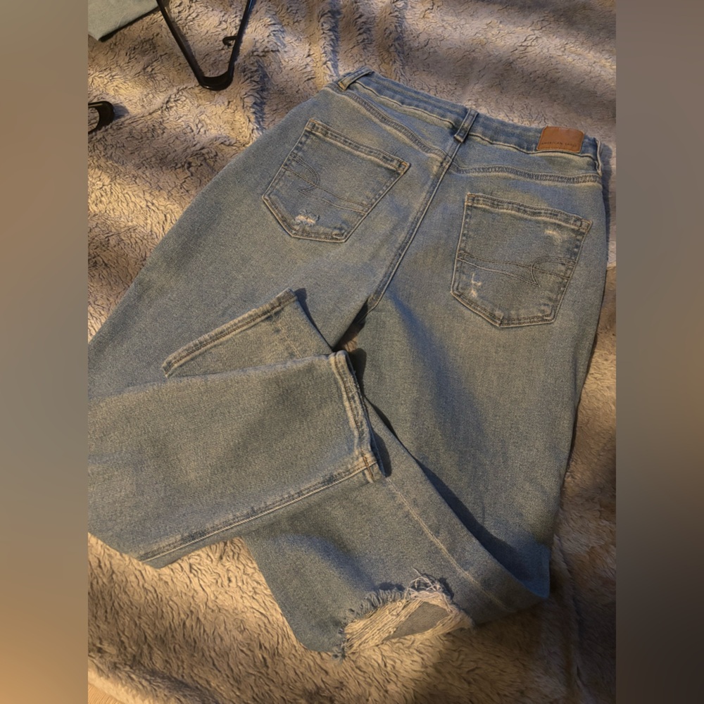 American Eagle Outfitters Ripped curvy mom Jeans - Picture 4 of 5